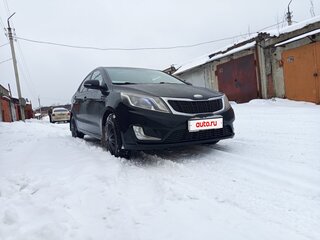 2013 Kia Rio 4-speed III, чёрный, 950000 рублей, вид 3