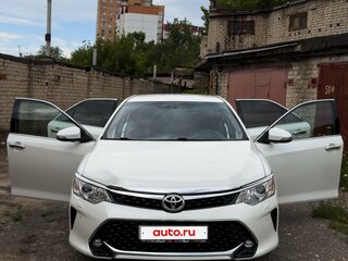 2015 Toyota Camry VII (XV50) Рестайлинг, белый, 1950000 рублей, вид 2