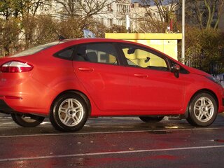 2016 Ford Fiesta Mk6 Рестайлинг, красный, 630000 рублей, вид 3