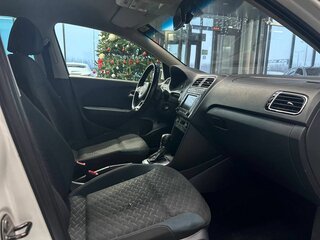 2019 Volkswagen Polo V Рестайлинг, белый, 610000 рублей, вид 4