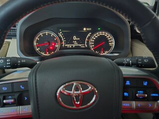2021 Toyota Land Cruiser 300 Series, белый, 13200000 рублей, вид 2