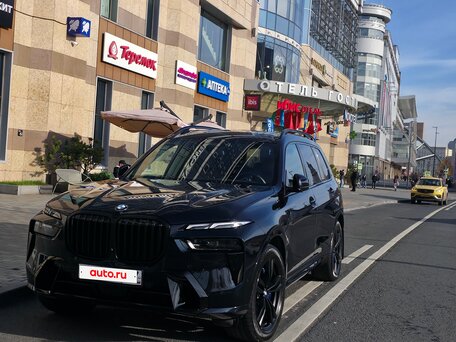 2022 BMW X7 40i I (G07) Рестайлинг, чёрный, 9100000 рублей, вид 2