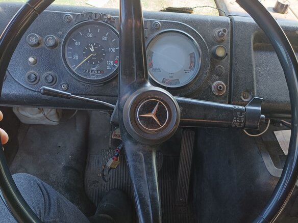 1977 Mercedes-Benz L-Series, красный, 250000 рублей - вид 1