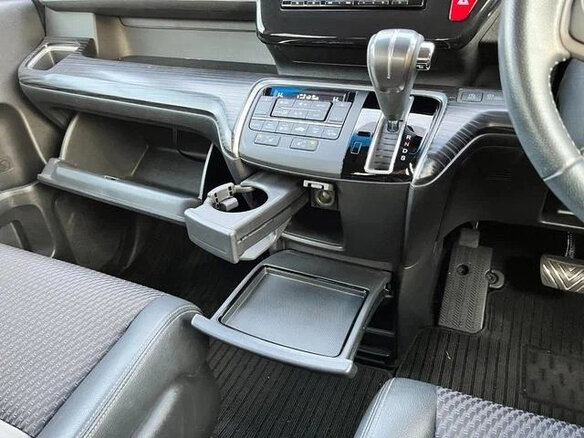 2017 Honda Stepwgn Spada V, белый, 1920000 рублей - вид 17
