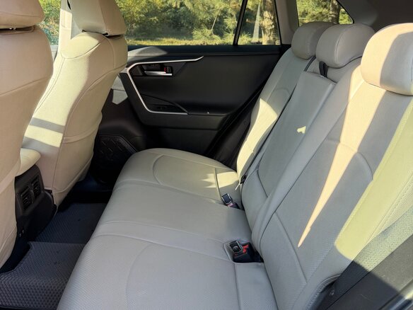 2019 Toyota RAV4 V (XA50), серый, 3000050 рублей - вид 23