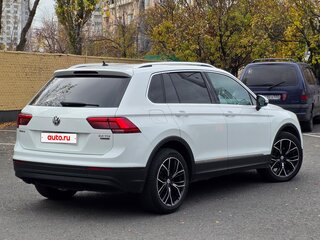 2017 Volkswagen Tiguan II, белый, 2140000 рублей, вид 4
