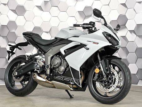 2024 Triumph Daytona 660, белый, 877000 рублей, вид 1