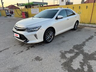 2017 Toyota Camry VII (XV50) Рестайлинг 2, белый, 2060000 рублей, вид 1