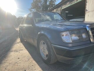 1985 Mercedes-Benz W124 300, голубой, 450000 рублей, вид 4