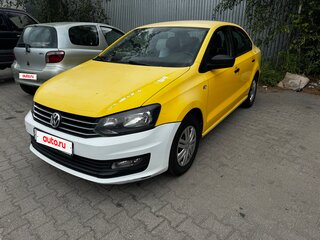 2019 Volkswagen Polo V Рестайлинг, жёлтый, 590000 рублей, вид 3