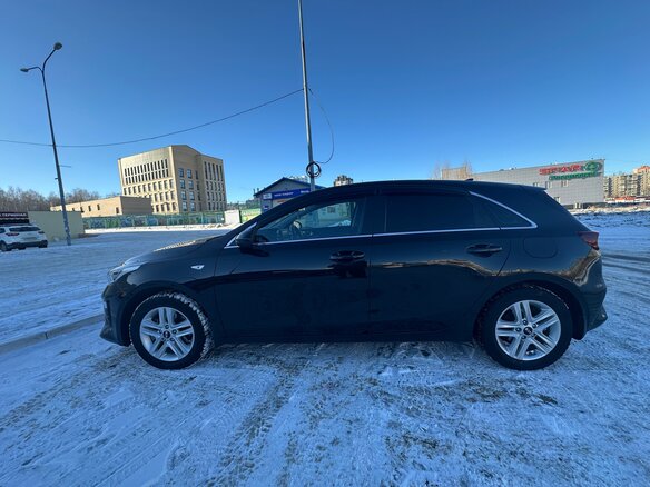 2018 Kia Ceed III, чёрный, 1690000 рублей - вид 5