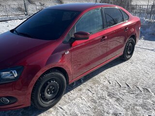 2013 Volkswagen Polo V, красный, 1050000 рублей, вид 3