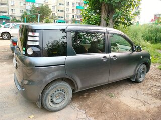 2008 Toyota Sienta I Рестайлинг 1, серый, 700000 рублей, вид 2