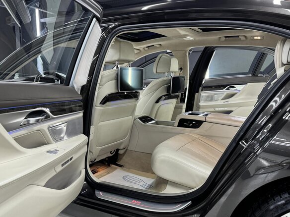 2015 BMW 7 серии Long 750Li xDrive VI (G11/G12), коричневый, 3800000 рублей - вид 36