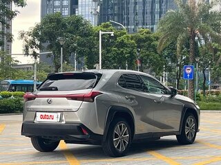 2022 Lexus UX 300e I, серый, 2950000 рублей, вид 4