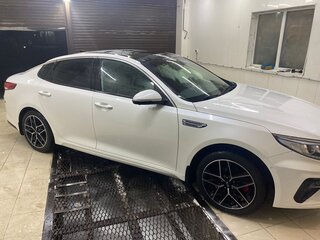 2019 Kia Optima IV Рестайлинг, белый, 2400000 рублей, вид 3