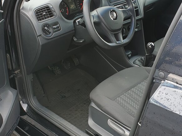 2015 Volkswagen Polo V Рестайлинг, чёрный, 750000 рублей - вид 5