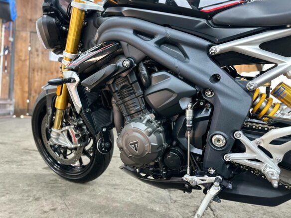 2021 Triumph Speed Triple, чёрный, 1390000 рублей - вид 21