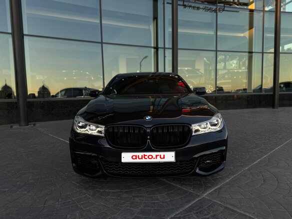 2017 BMW 7 серии 750i xDrive VI (G11/G12), чёрный, 2699999 рублей - вид 2