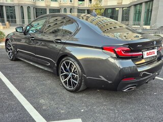 2021 BMW 5 серии 530i xDrive VII (G30/G31/G38) Рестайлинг, серый, 6150000 рублей, вид 5