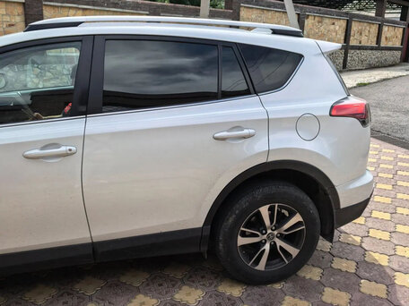 2018 Toyota RAV4 IV (XA40) Рестайлинг, белый, 2500000 рублей, вид 3