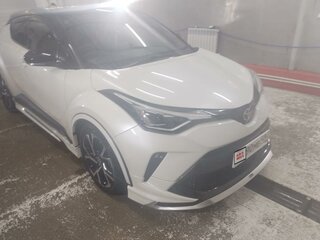 2019 Toyota C-HR I Рестайлинг, белый, 2650000 рублей, вид 5