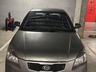 2010 Kia Rio II Рестайлинг, серебристый, 380000 рублей, вид 1