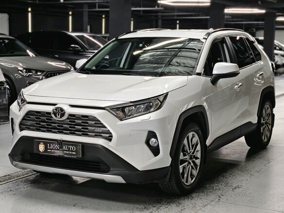 2019 Toyota RAV4 V (XA50), белый - вид 2