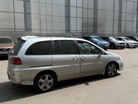 2001 Nissan Prairie III (M12), серебристый, 280000 рублей - вид 3