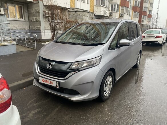 2019 Honda Freed II, серый, 1400000 рублей - вид 2