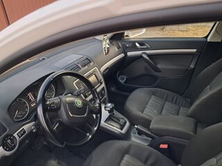 2012 Skoda Octavia II (A5) Рестайлинг, белый, 1150000 рублей, вид 4