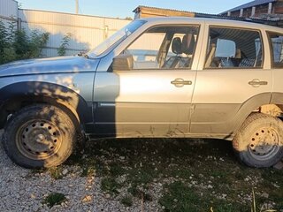 2015 Chevrolet Niva I Рестайлинг, серебристый, 550000 рублей, вид 3