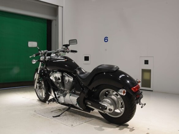 2010 Honda VT 1300CS Sabre, чёрный - вид 35