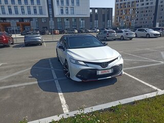 2020 Toyota Camry VIII (XV70), белый, 3300000 рублей, вид 1