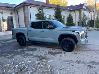 2022 Toyota Tundra CrewMax III, серый, 8650000 рублей, вид 1