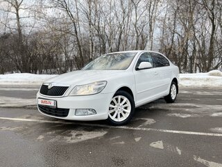 2011 Skoda Octavia DSG7 II (A5) Рестайлинг, белый, 800000 рублей, вид 1
