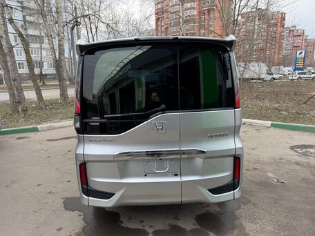 2021 Honda Stepwgn Spada V Рестайлинг, серебристый, 2270070 рублей, вид 2
