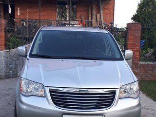 2011 Chrysler Town & Country V Рестайлинг, серебристый, 2600000 рублей, вид 2