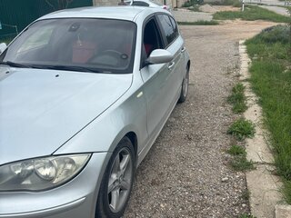 2004 BMW 1 серии 116i I (E81/E82/E87/E88), серебристый, 560000 рублей, вид 1