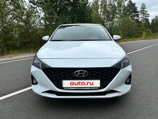 2020 Hyundai Solaris II Рестайлинг, белый, 920000 рублей, вид 3