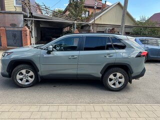 2021 Toyota RAV4 V (XA50), серый, 3670000 рублей, вид 4