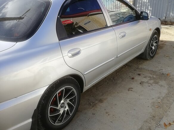 2006 Kia Spectra I Рестайлинг 2, серебристый, 350000 рублей - вид 2