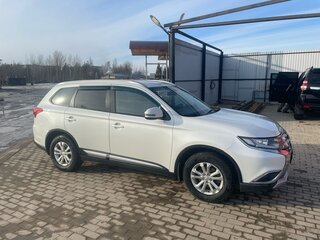 2016 Mitsubishi Outlander III Рестайлинг 2, белый, 1990000 рублей, вид 3