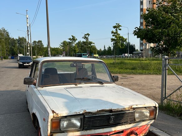 1996 Lada (ВАЗ) 2105, белый