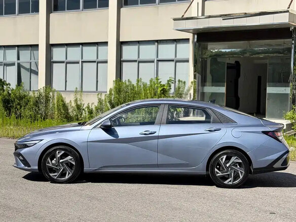2026 Hyundai Elantra VII (CN7) Рестайлинг, голубой - вид 3