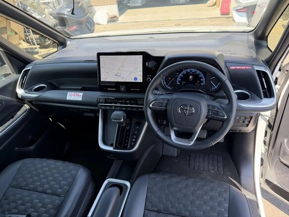 2025 Toyota Voxy IV (R90), белый - вид 6
