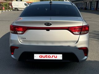 2017 Kia Rio IV, серебристый, 1650000 рублей, вид 4