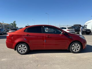 2013 Kia Rio 4-speed III, красный, 820000 рублей, вид 4