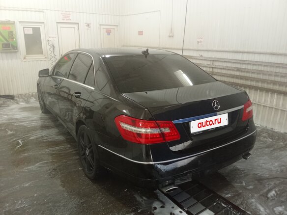 2010 Mercedes-Benz E-Класс 350 IV (W212, S212, C207), чёрный, 1100000 рублей - вид 5