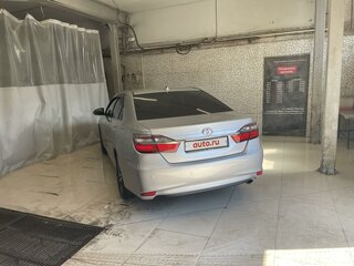 2017 Toyota Camry VII (XV50) Рестайлинг, белый, 1800000 рублей, вид 3